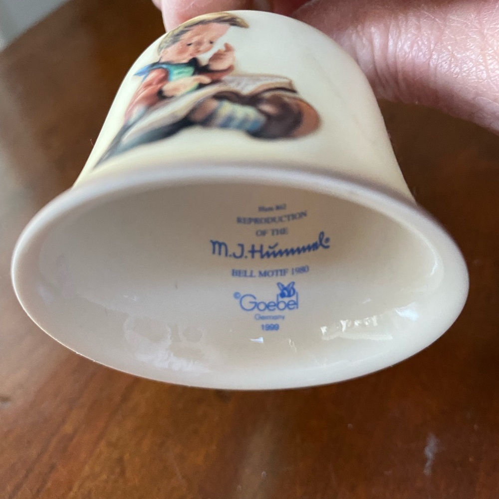 Darling Hummel bell for your collection. - Picture 5 of 6